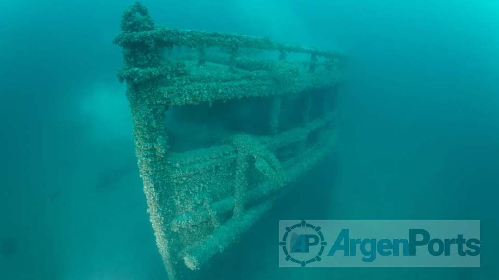 BARCO HUNDIDO LAGO MICHIGAN