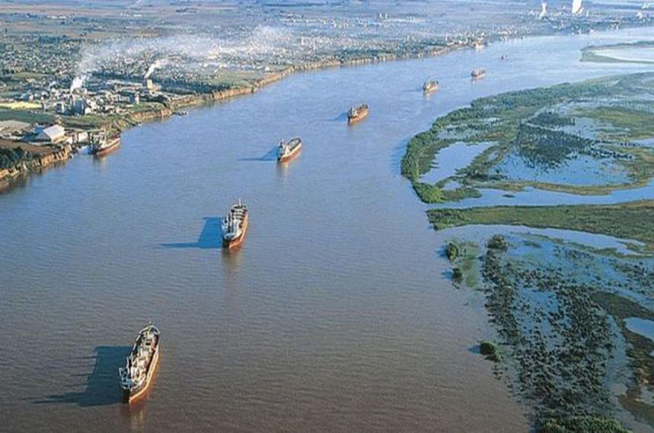 Buques por la Hidrovia rio ParanÃ¡