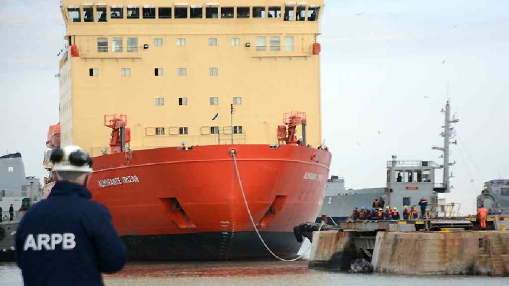 ROMPEHIELOS IRIZAR EN PUERTO BELGRANO