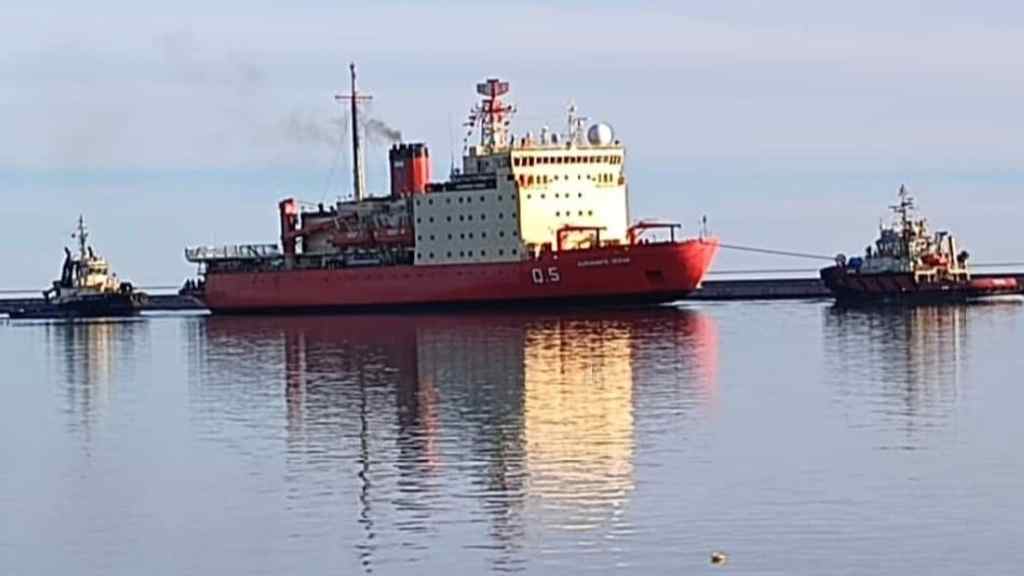 ROMPEHIELOS IRIZAR EN PUERTO BELGRANO