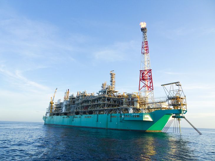 El buque FLNG Satu de Petronas fue el primero en construirse en el mundo, y puede llegar a la Argentina.