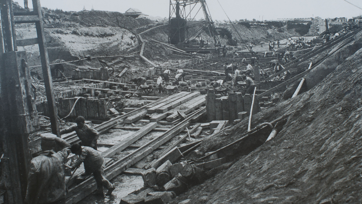 Proceso de construcción del dique 1 en el Puerto de Santa Fe. Gentileza Portusonline.org.